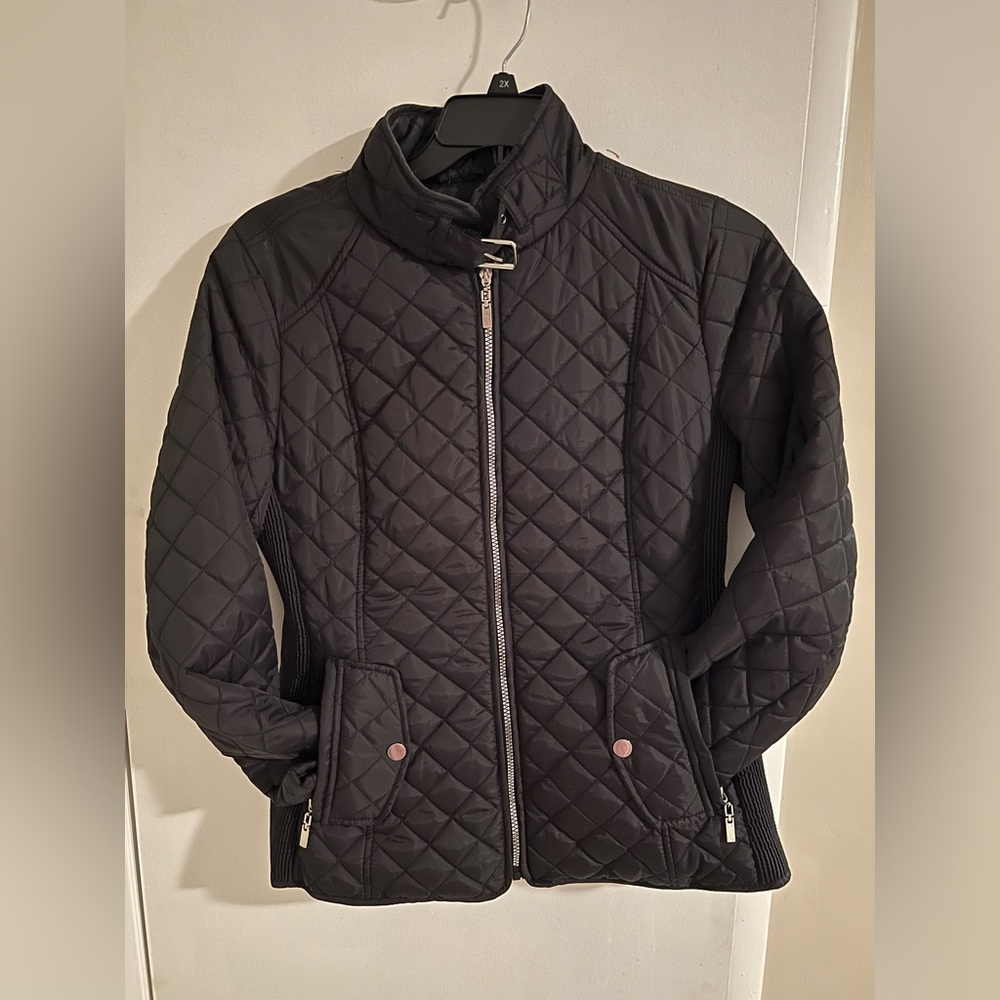 Cute black jacket!